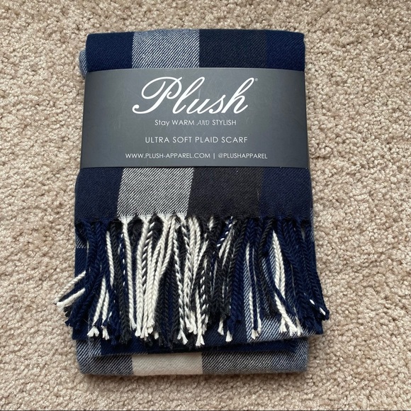 NWT Plush Apparel Ultra Soft Plaid Scarf - Picture 1 of 3